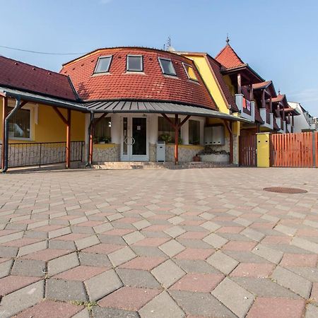 Margareta Apartman Es Ueduelohaz Bogacs Ngoại thất bức ảnh