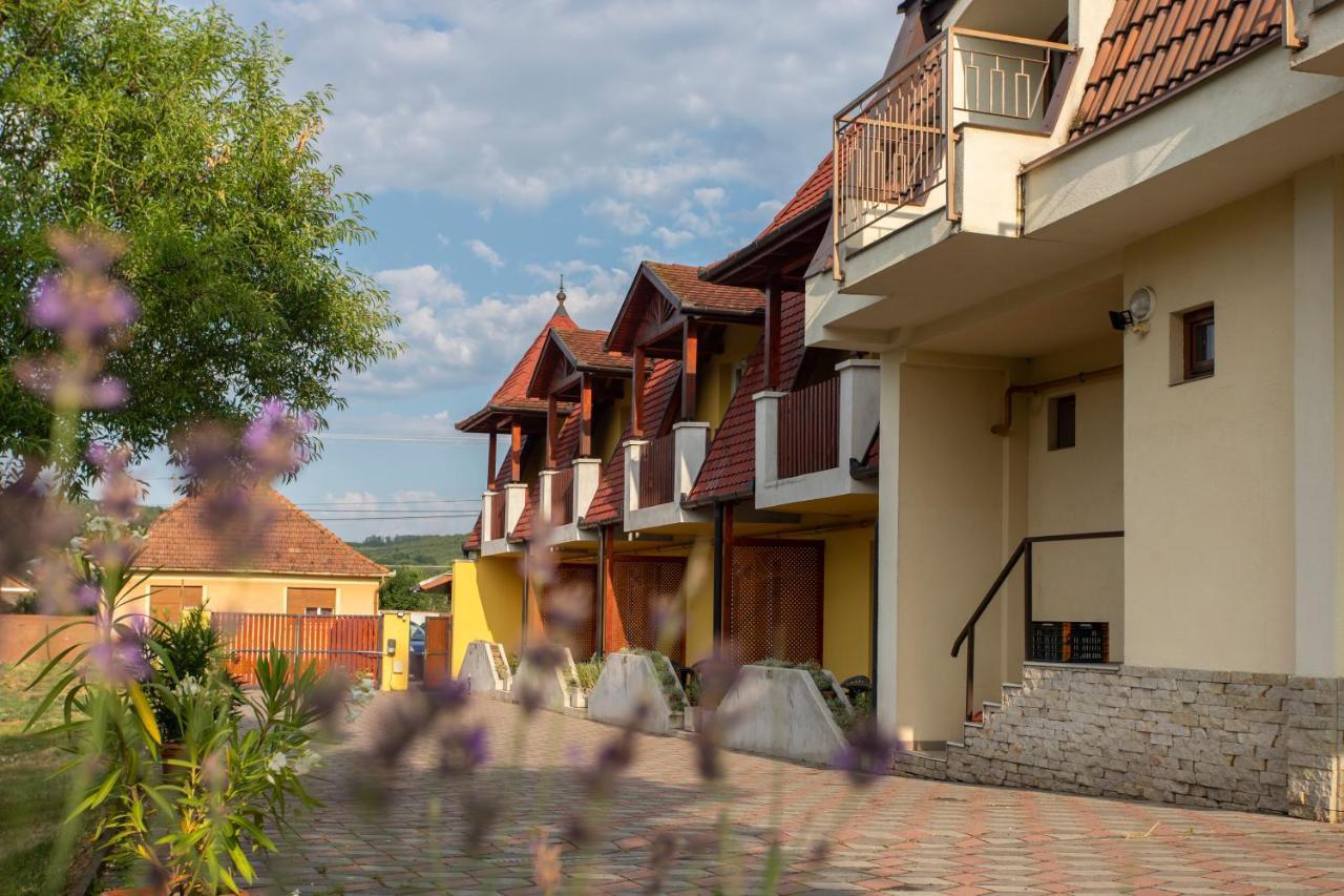 Margareta Apartman Es Ueduelohaz Bogacs Ngoại thất bức ảnh